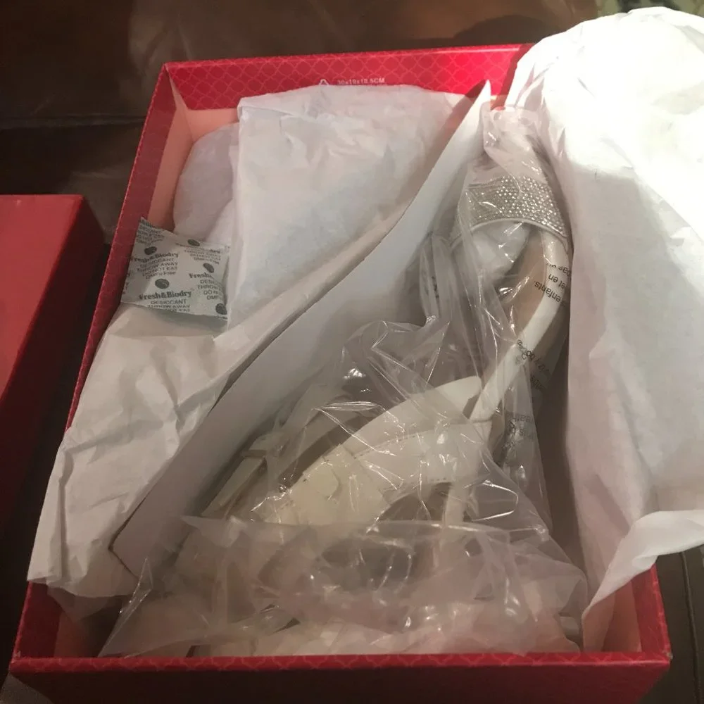 NIB Kelly & Katie Mayla Sandals 10M